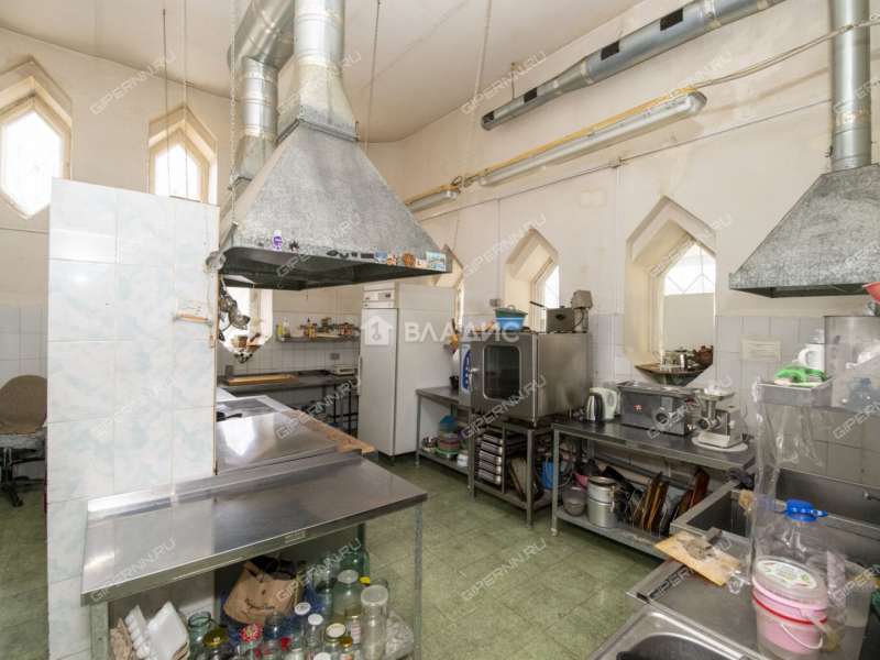 здание под офис, торговую площадь на улице Баранова