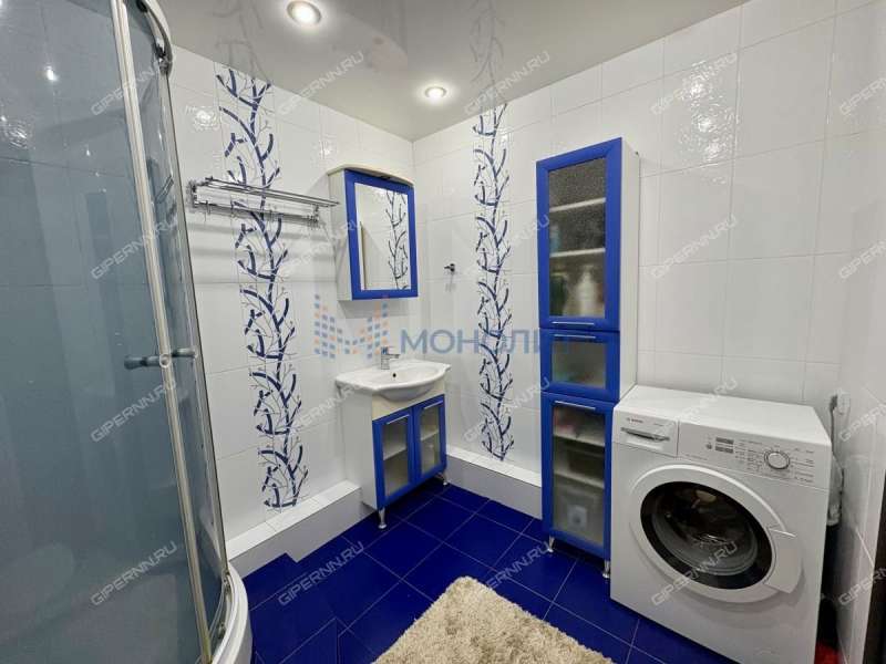 трёхкомнатная квартира на бульваре 60-летия Октября дом 9