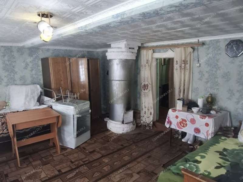 дом на улице Центральная село Варварское