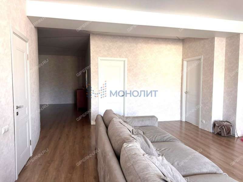 трёхкомнатная квартира на улице Коминтерна дом 127