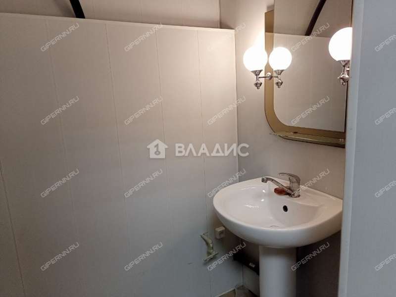 помещение под торговую площадь на улице Октябрьской Революции