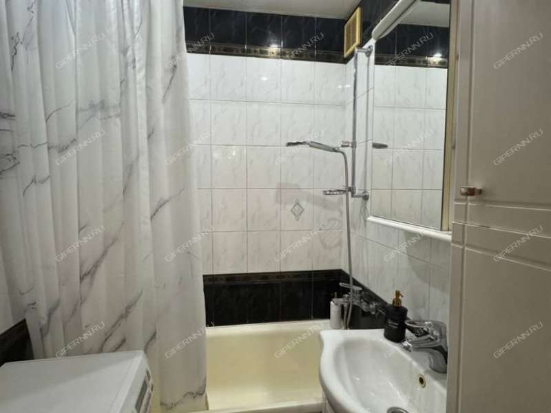 трёхкомнатная квартира на улице Челюскинцев дом 22