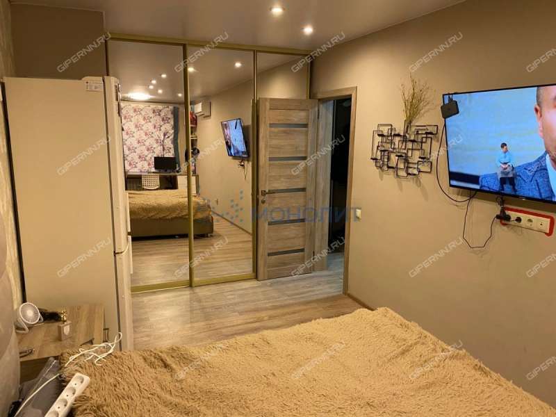 трёхкомнатная квартира на бульваре 60-летия Октября дом 21 к2