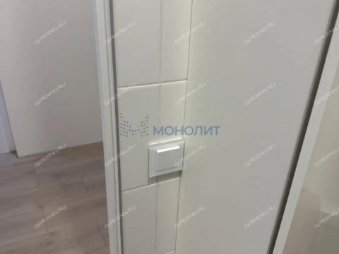 4-komnatnaya-ul-romantikov-d-15 фото