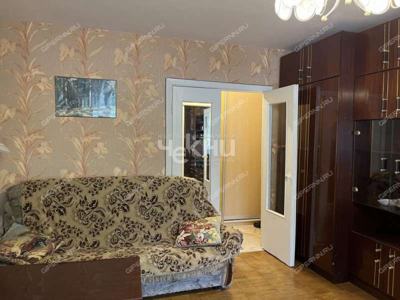 трёхкомнатная квартира на улице Звездинка дом 9  к1