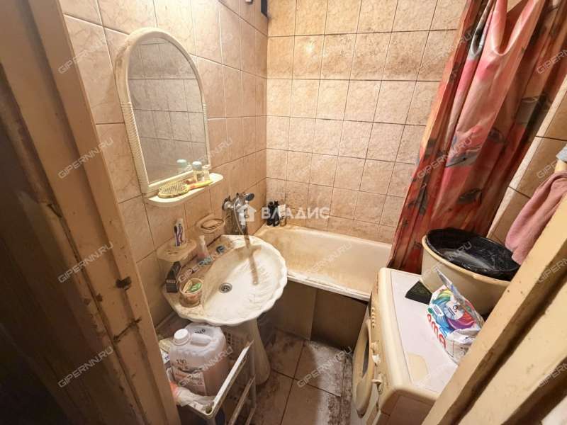 трёхкомнатная квартира на улице Строкина дом 8