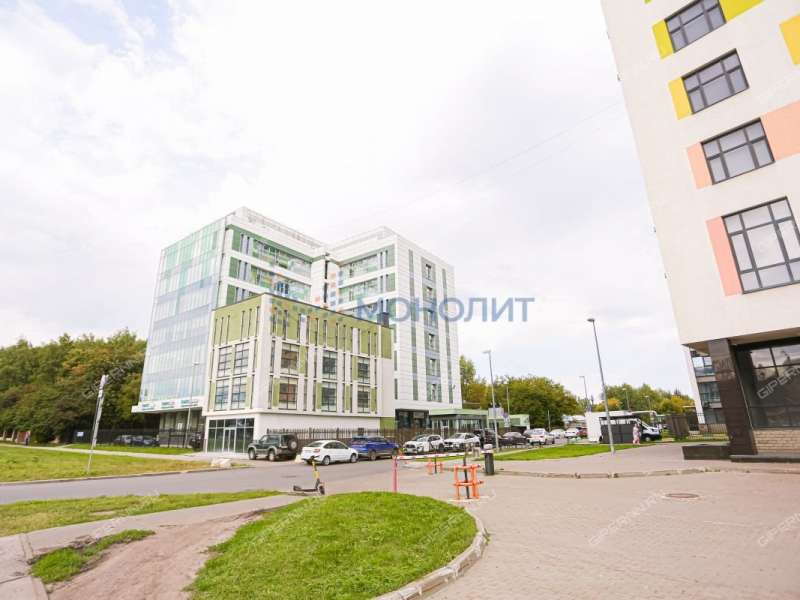 здание под недвижимость под медицинские учреждения, недвижимость под образовательные учреждения на улице Родионова