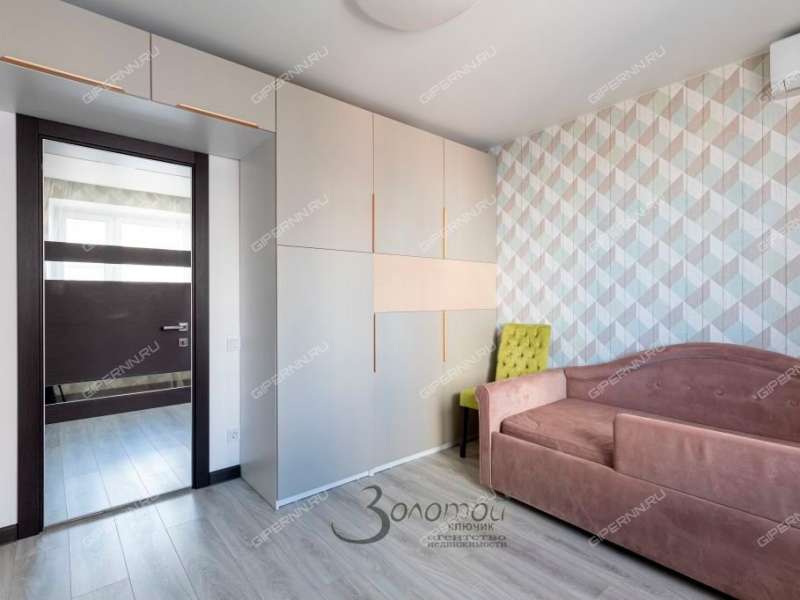 трёхкомнатная квартира на бульваре 60-летия Октября дом 21 к1