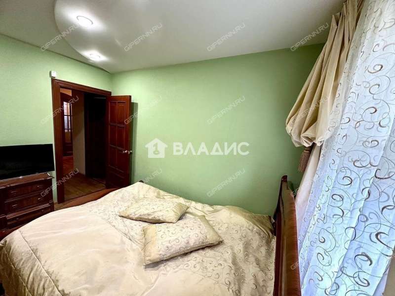 трёхкомнатная квартира на улице Челюскинцев дом 27