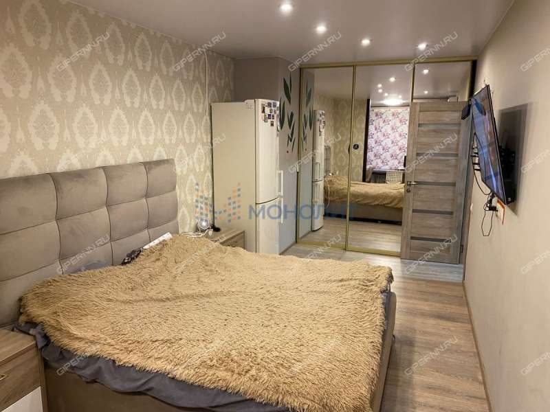 трёхкомнатная квартира на бульваре 60-летия Октября дом 21 к2