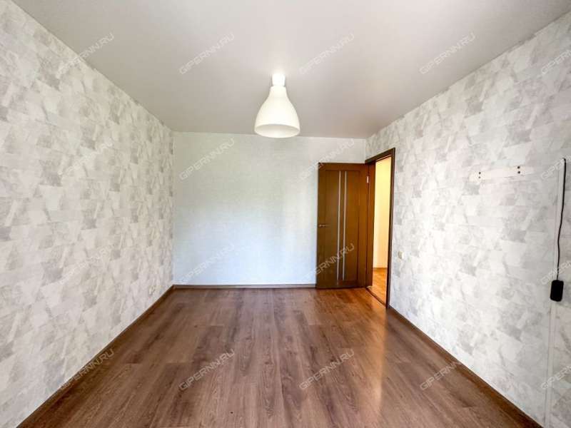 трёхкомнатная квартира на улице Юлиуса Фучика дом 39