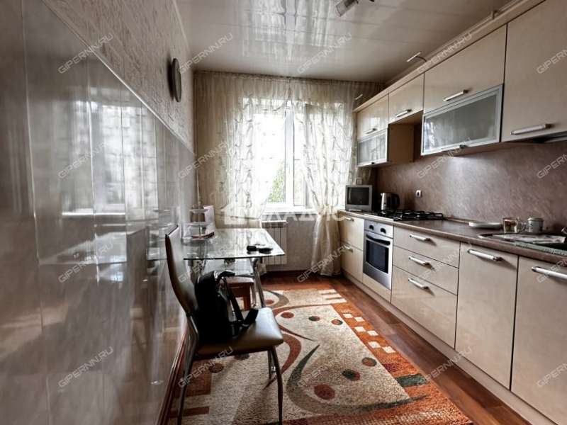 трёхкомнатная квартира на улице Верхнепечёрская дом 12 к1