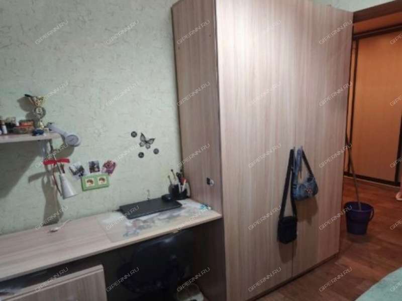 четырёхкомнатная квартира в 2-м микрорайоне дом 1 город Кстово