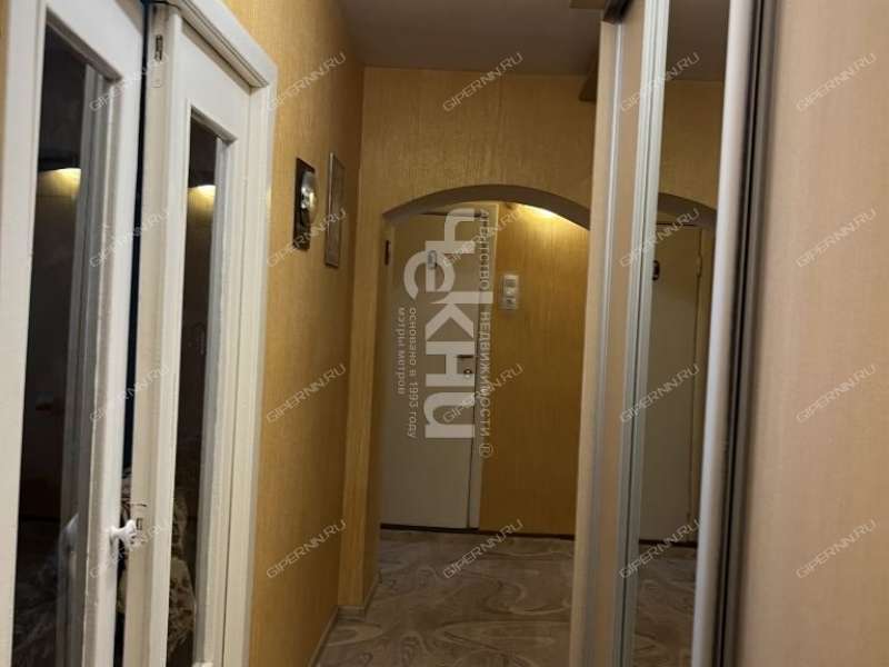 трёхкомнатная квартира на улице Звездинка дом 9  к1