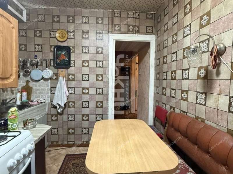 трёхкомнатная квартира в 6-м микрорайоне дом 19