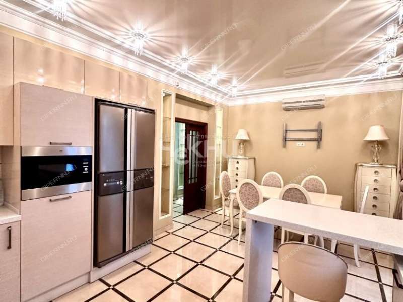 трёхкомнатная квартира на улице Коминтерна дом 139