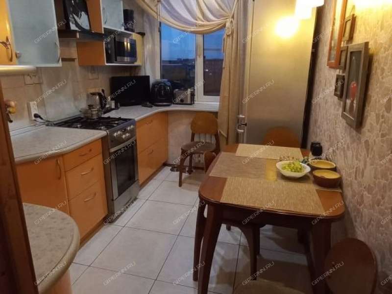 трёхкомнатная квартира на улице Политбойцов дом 10