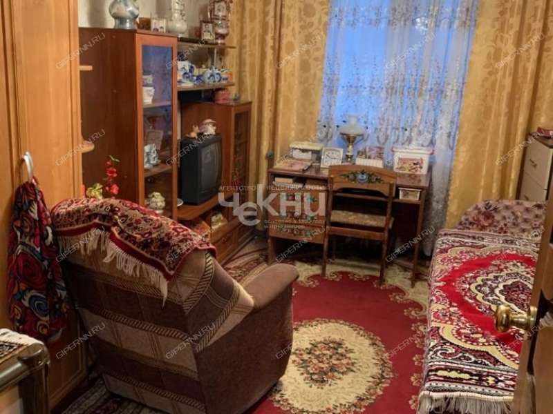 трёхкомнатная квартира на улице Красных Зорь дом 23