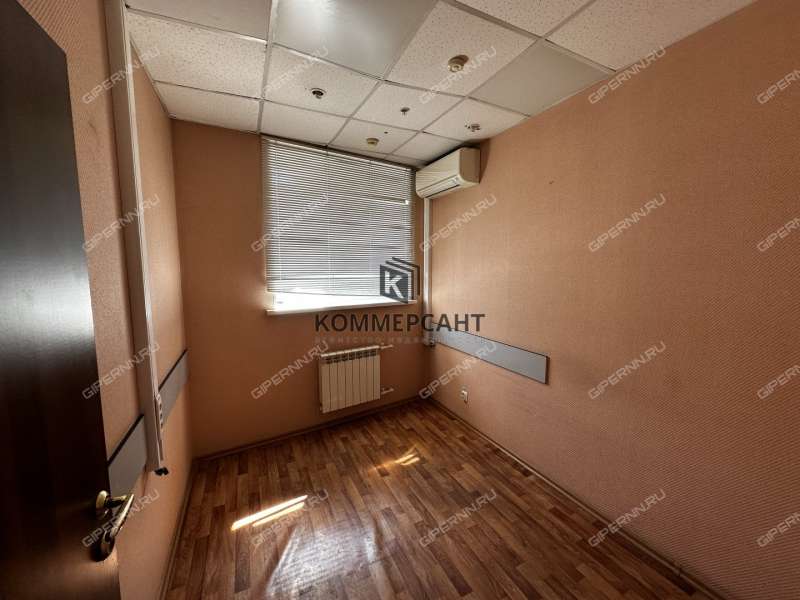 помещение под торговую площадь на улице Чаадаева