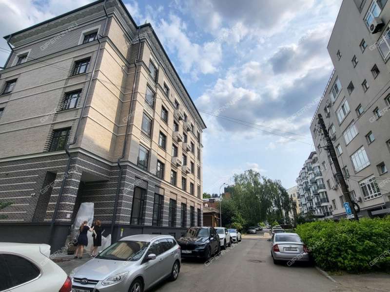 помещение под торговую площадь на улице Соревнования