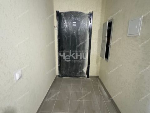 3-komnatnaya-ul-poltavskaya-d-15 фото