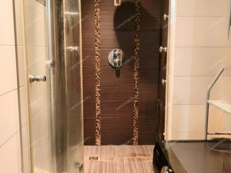 трёхкомнатная квартира на улице Александра Хохлова дом 1