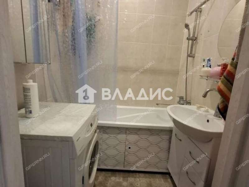 трёхкомнатная квартира на улице Героя Советского Союза Поющева дом 17