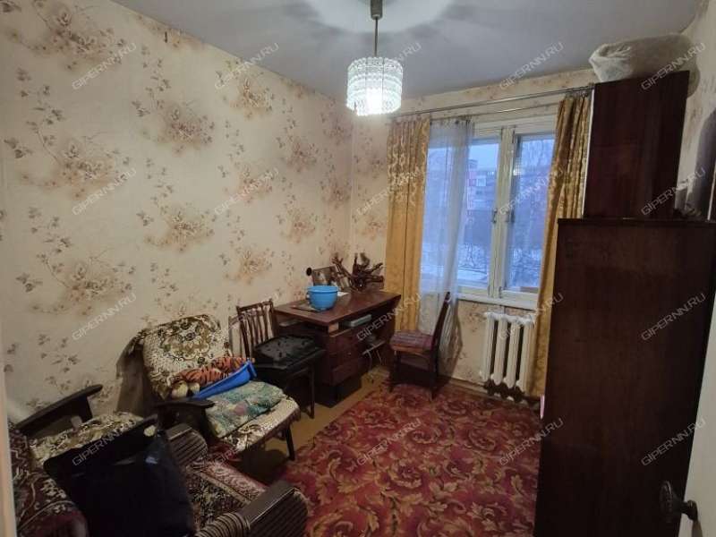 четырёхкомнатная квартира на улице Героя Шнитникова дом 12