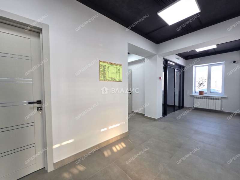 здание под офис, торговую площадь на улице Ларина