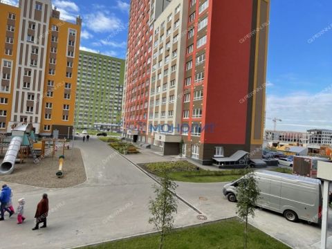 4-komnatnaya-ul-romantikov-d-15 фото