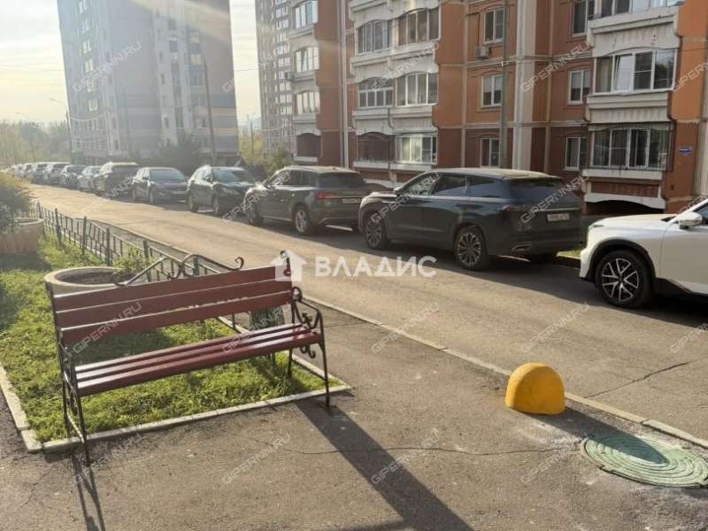 трёхкомнатная квартира на улице Родионова дом 165 к1