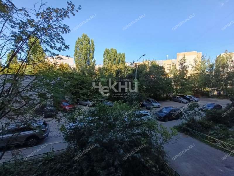 трёхкомнатная квартира на улице Красных Зорь дом 23