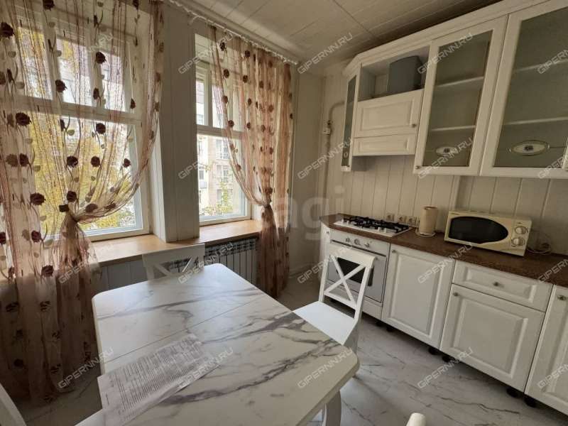 трёхкомнатная квартира на улице Максима Горького дом 52