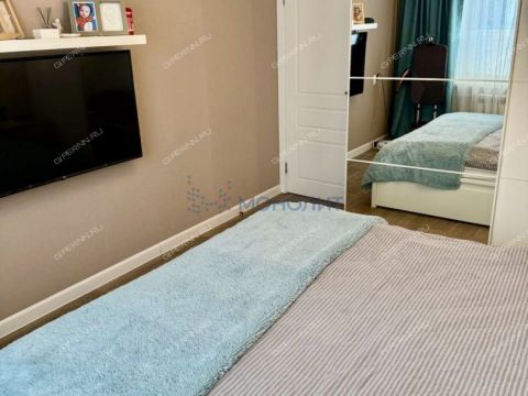 4-komnatnaya-ul-strokina-d-18 фото