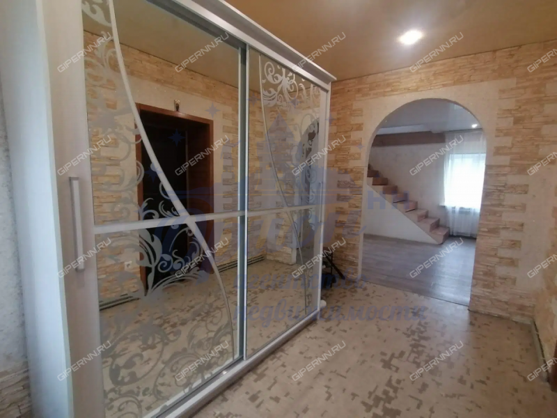 дом на Центральной улице село Криуша