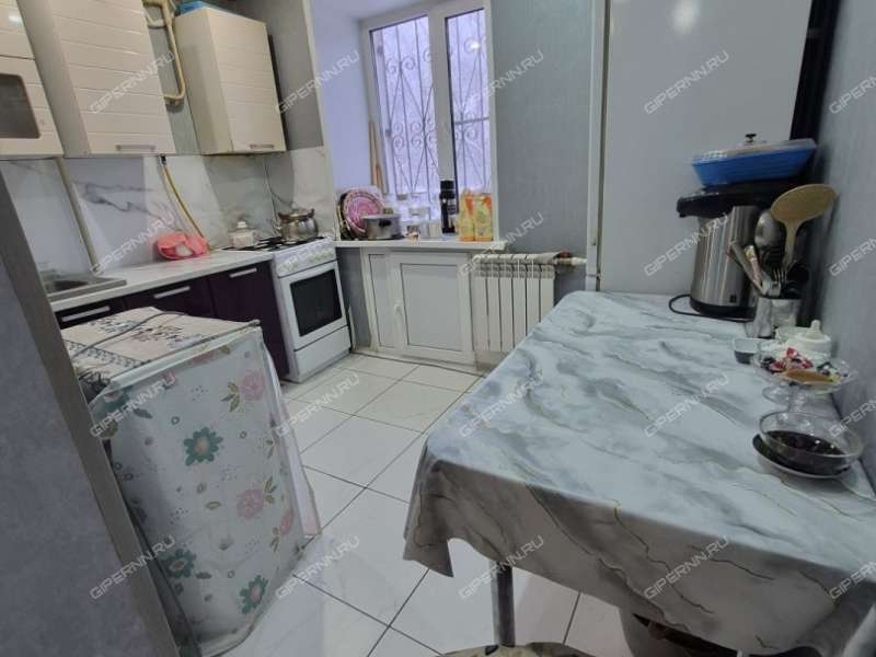 трёхкомнатная квартира в 2-м микрорайоне дом 20 город Кстово