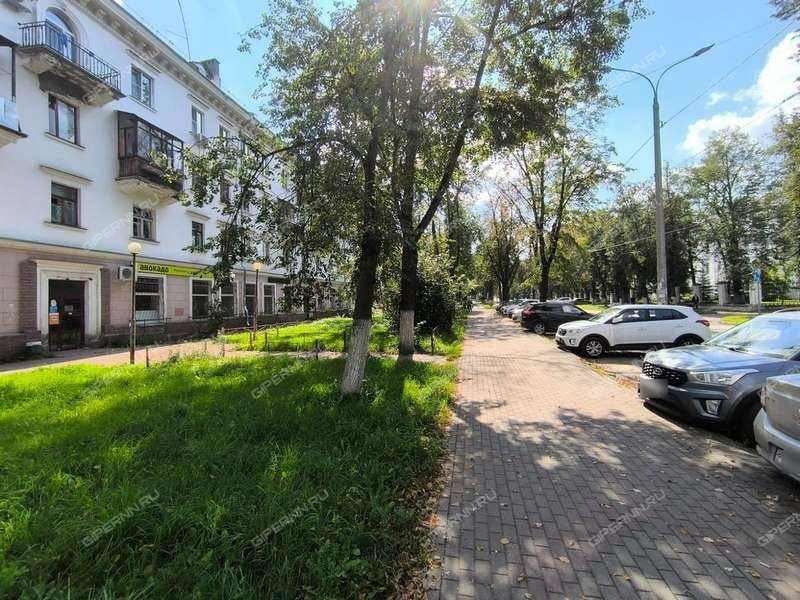 помещение под торговую площадь на улице Челюскинцев