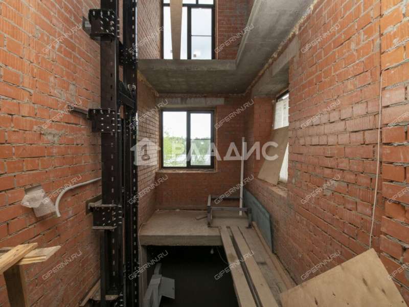 здание под офис, торговую площадь на Полевой улице