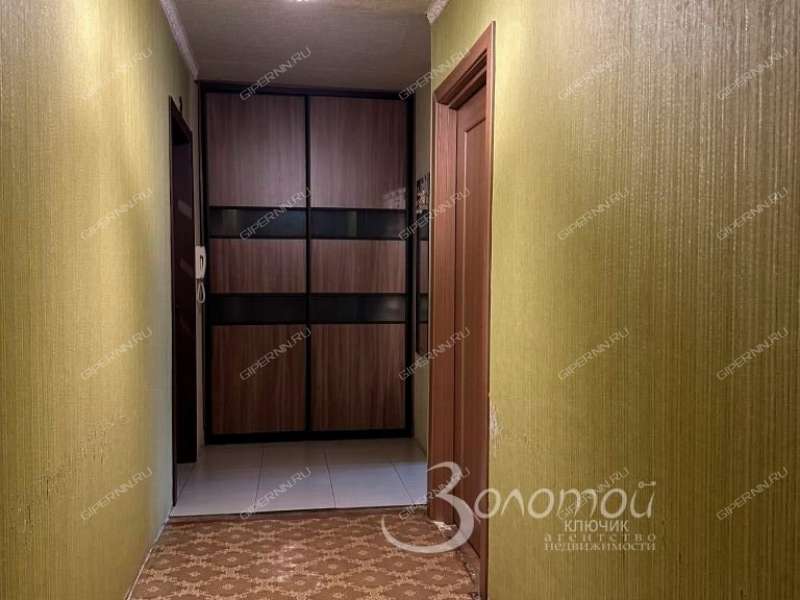 трёхкомнатная квартира на улице Строкина дом 9