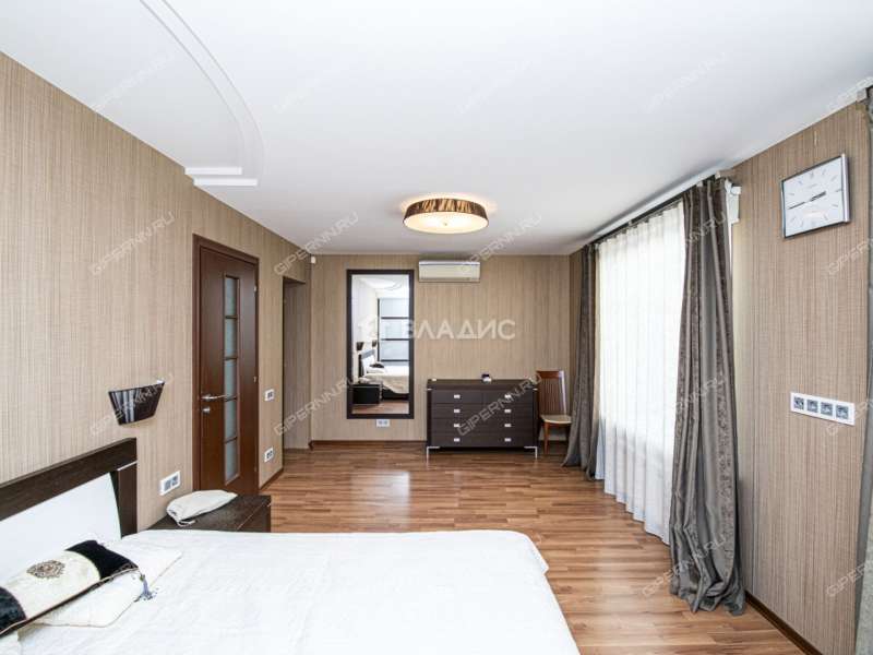 четырёхкомнатная квартира на улице Максима Горького дом 50