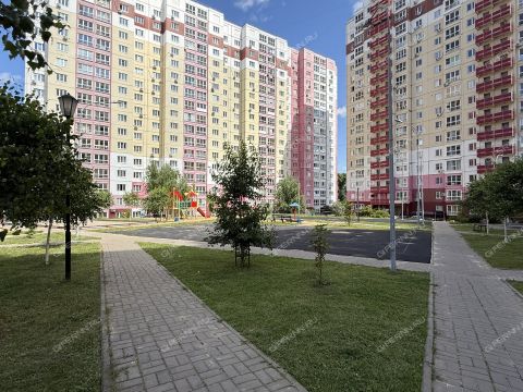 3-komnatnaya-b-r-60-letiya-oktyabrya-d-25-k2 фото