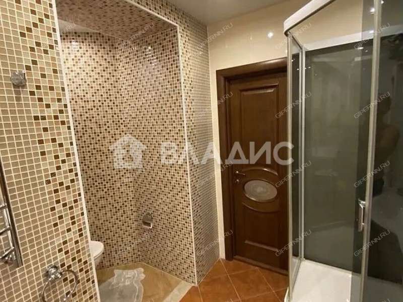 четырёхкомнатная квартира на улице Дунаева дом 8