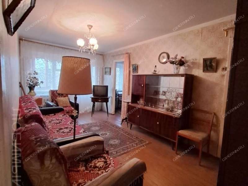 трёхкомнатная квартира на улице Искры дом 1