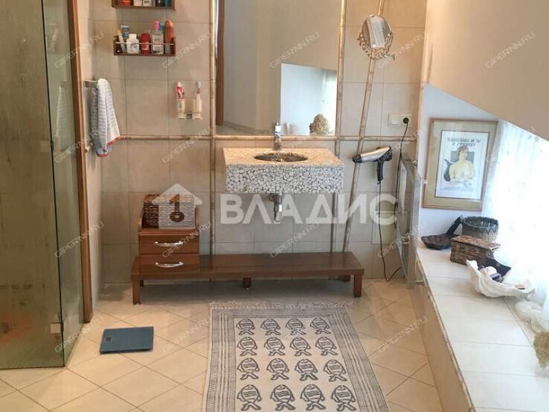 семикомнатная квартира на Сенной площади дом 6/49