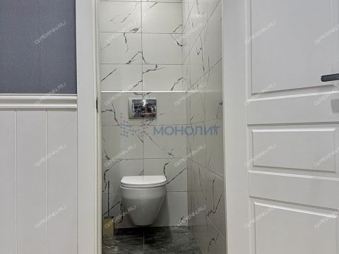 4-komnatnaya-ul-strokina-d-18 фото