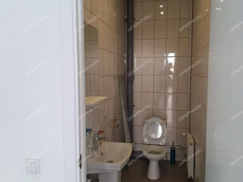 помещение под склад, недвижимость под автобизнес на улице Юлиуса Фучика