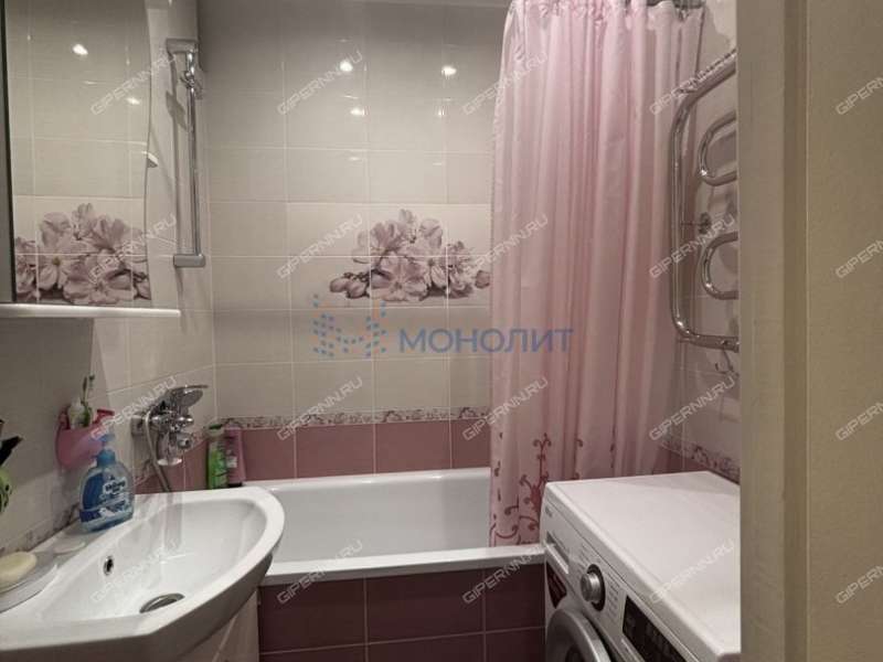 трёхкомнатная квартира на улице Верхнепечёрская дом 5