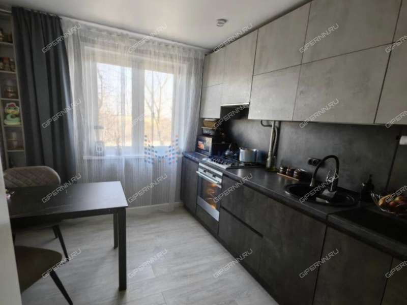 трёхкомнатная квартира на улице Коминтерна дом 16