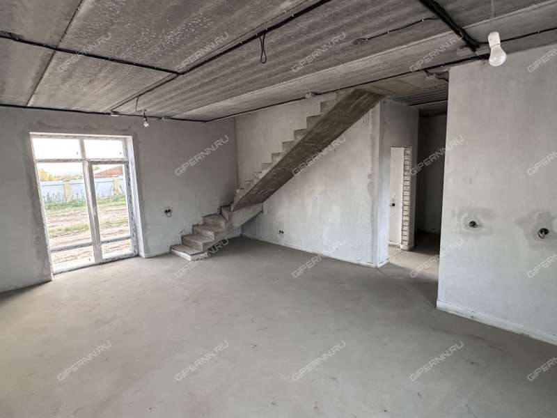 дом на Радужная ул. село Безводное